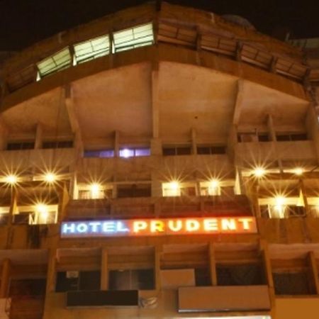 Hotel Prudent Vadodara Buitenkant foto