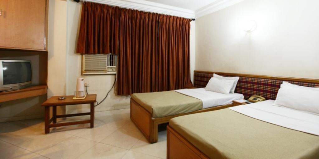 Hotel Prudent Vadodara Kamer foto