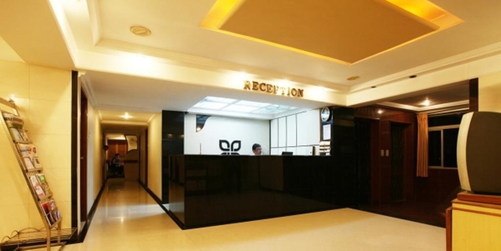 Hotel Prudent Vadodara Buitenkant foto