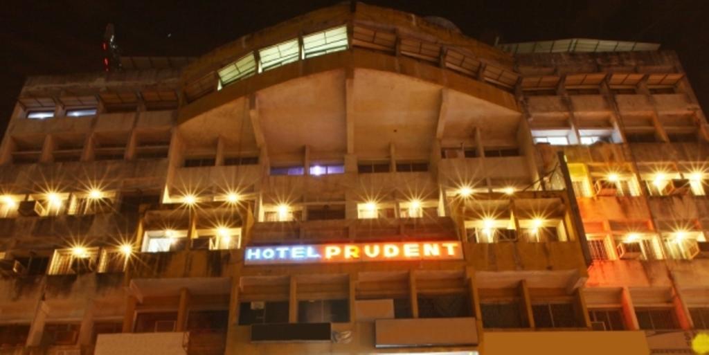 Hotel Prudent Vadodara Buitenkant foto